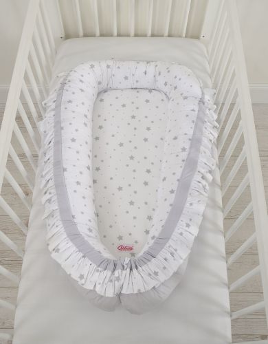 Baby nest with a ruffle - mini gray stars/gray