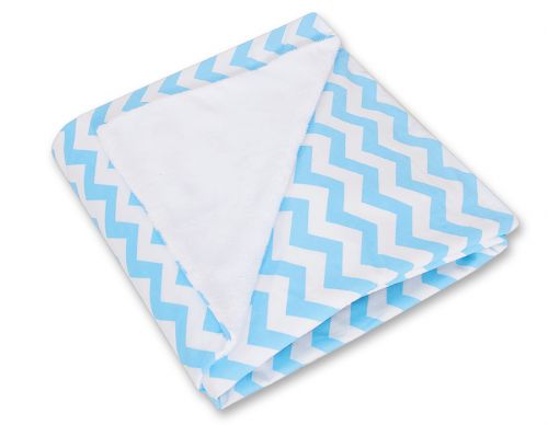 Big double-sided car seat blanket for babies - Chevron blue-white